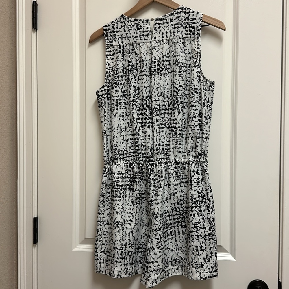 WHBM women’s black & white romper~ Size 8